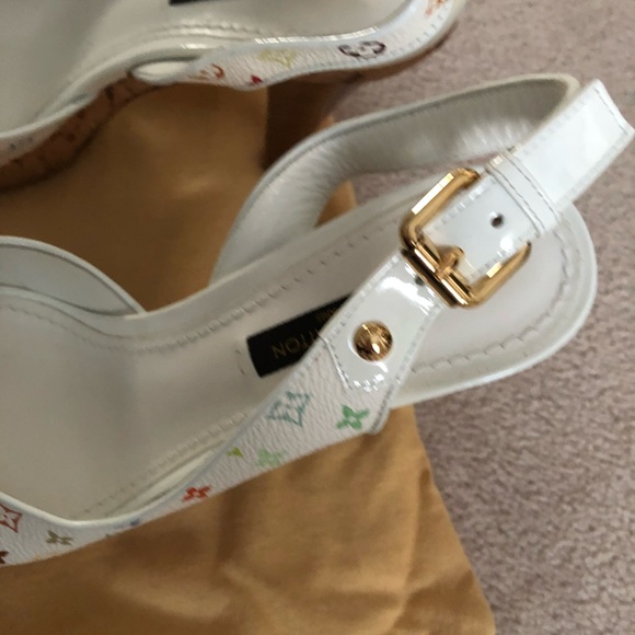 Louis Vuitton Santa Monica Sandal monogram canvas. Tried on for sizing. - Picture 5 of 10
